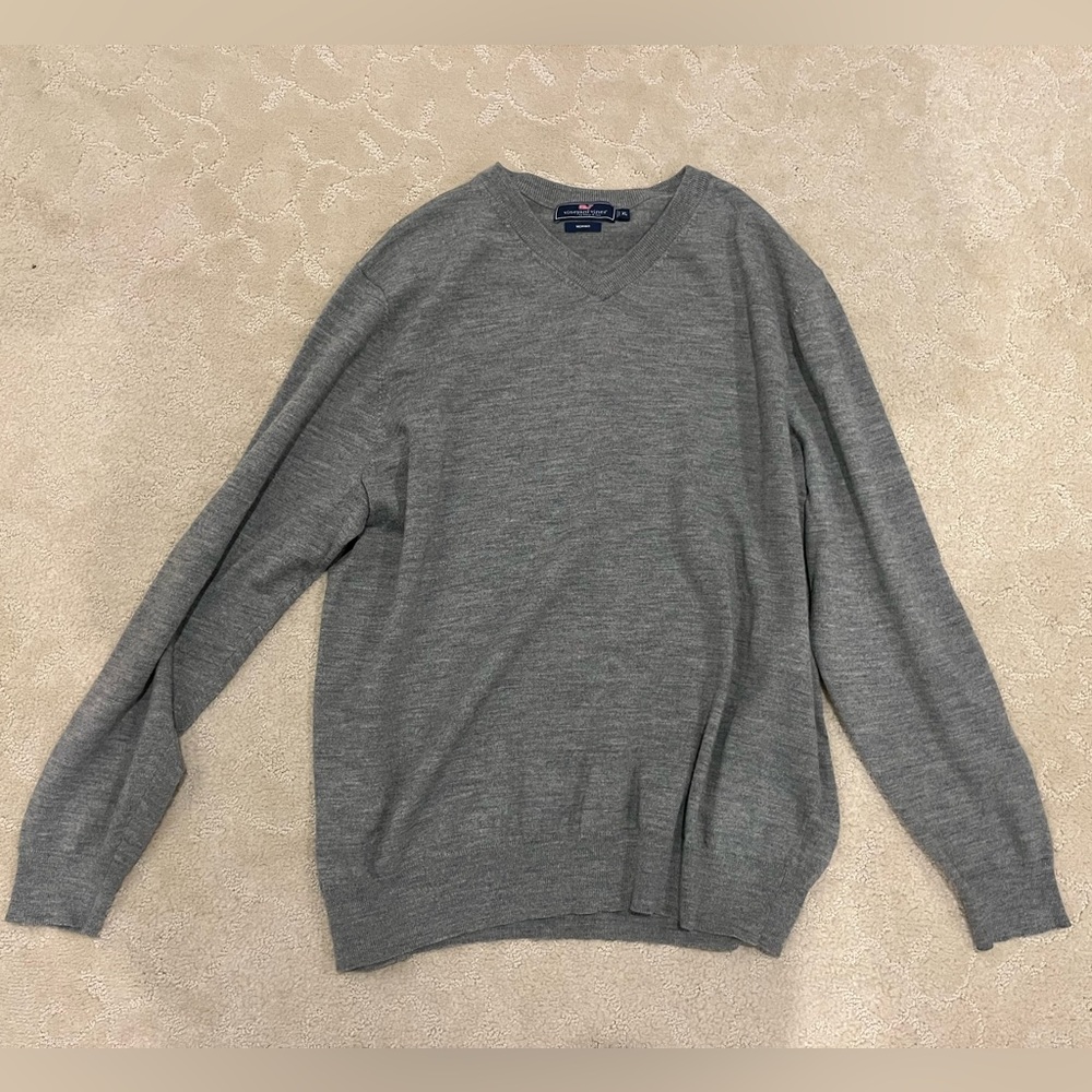 MEN’S XL VINEYARD VINES SWEATER IN MINT CONDITION